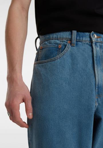 Прямые джинсы