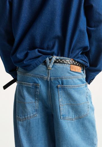 Свободные джинсы