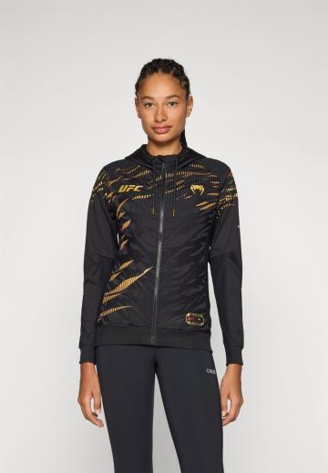 Спортивная куртка