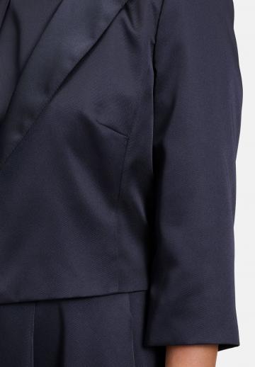 Короткий блейзер