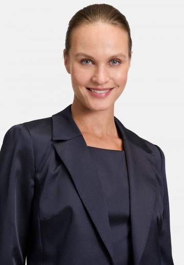 Короткий блейзер