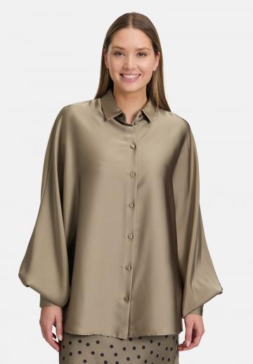 Атласная блузка