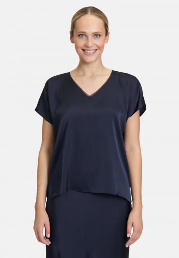 Атласная блузка