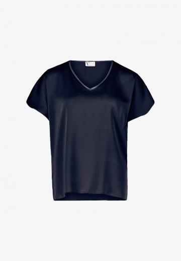 Атласная блузка