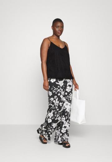 Топ на бретельках