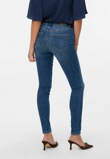 Узкие джинсы