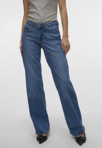 Прямые джинсы