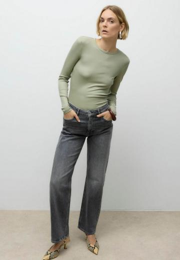 Прямые джинсы