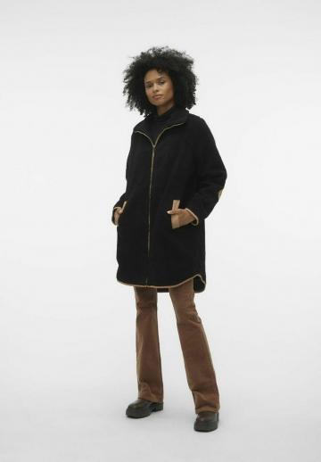 Короткое пальто