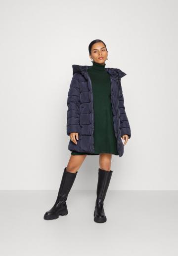 Вязаное платье