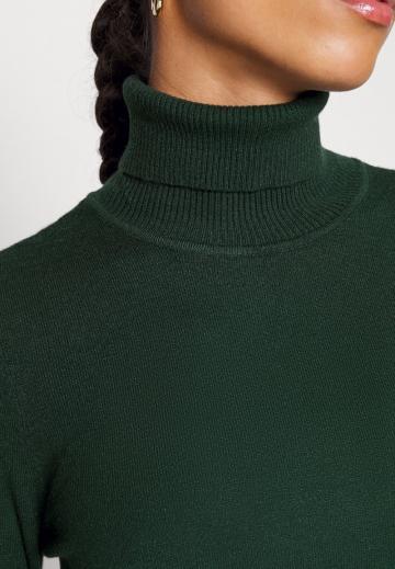 Вязаное платье