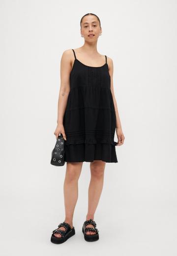 Короткое платье