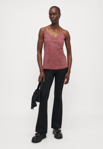 Топ на бретельках