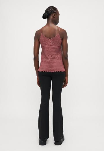 Топ на бретельках