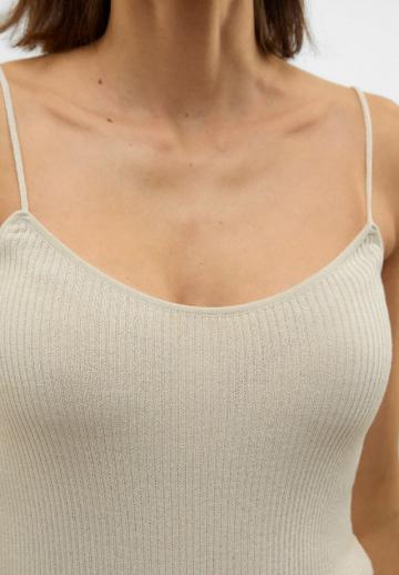 Топ на бретельках