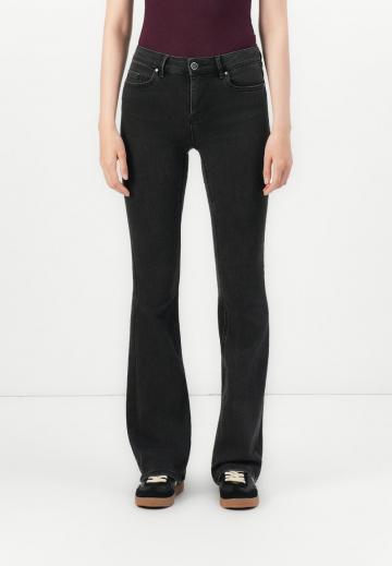 Клешеные джинсы