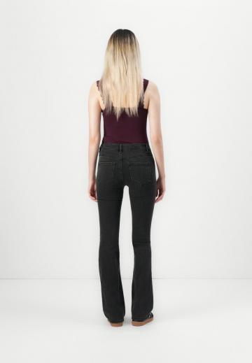 Клешеные джинсы