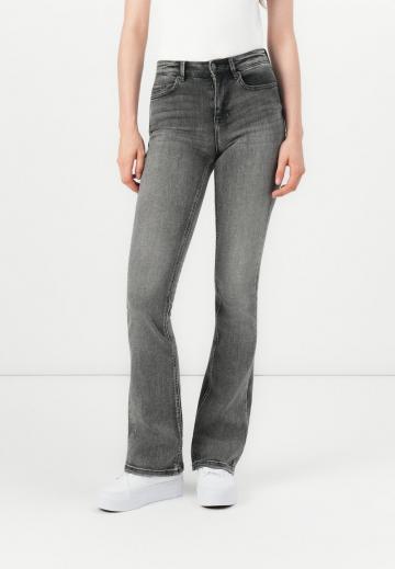 Клешеные джинсы