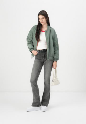 Клешеные джинсы