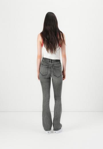 Клешеные джинсы