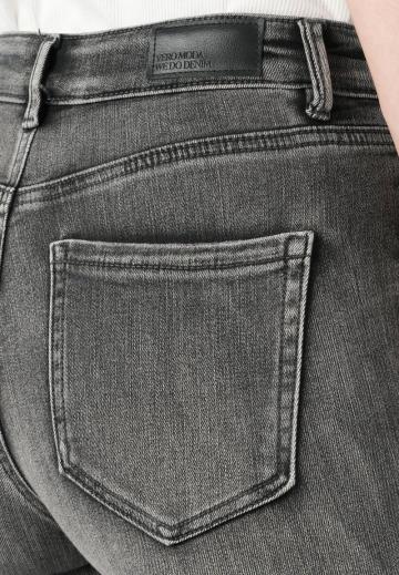 Клешеные джинсы