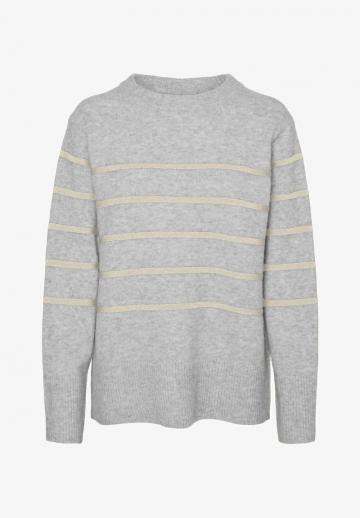 Пуловер в полоску