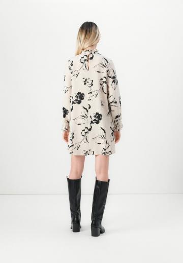 Короткое платье