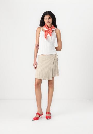 Топ на бретельках