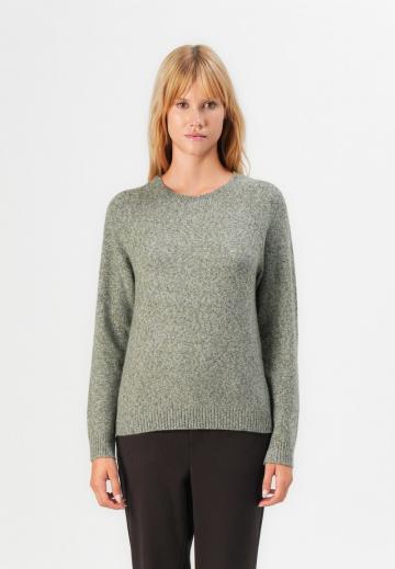 Пуловер в полоску