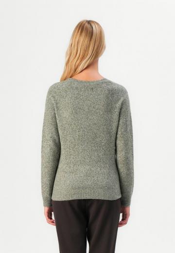 Пуловер в полоску