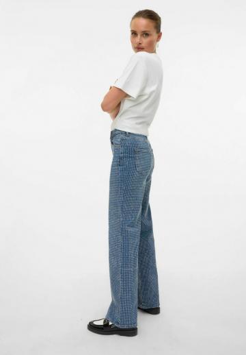 Прямые джинсы