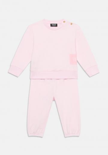 Набор одежды