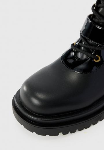 Ботинки на шнуровке