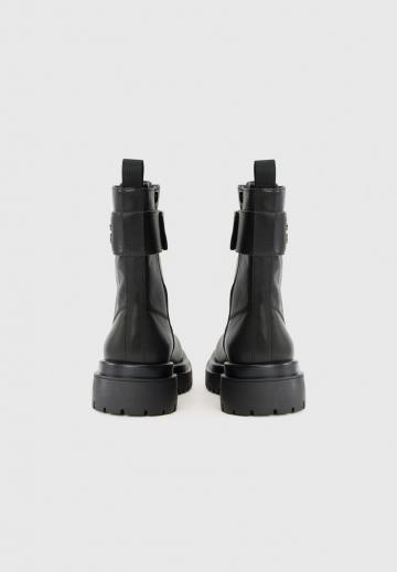 Ботинки на шнуровке