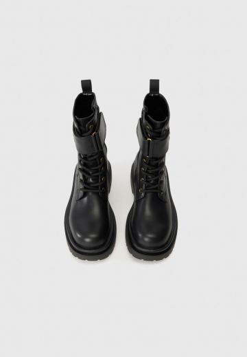 Ботинки на шнуровке