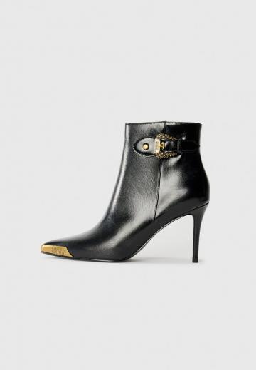 Высокие сапоги