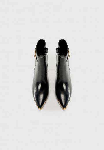 Высокие сапоги