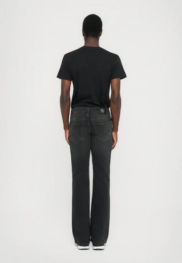 Клешеные джинсы