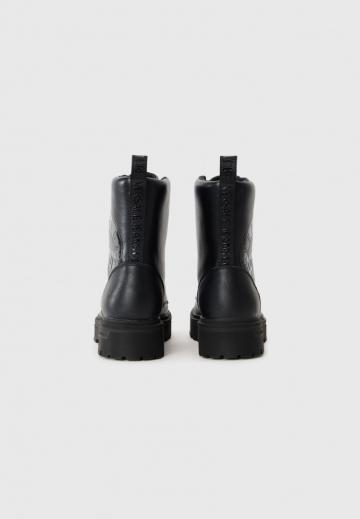 Ботинки на шнуровке