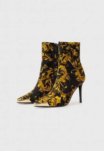 Высокие сапоги