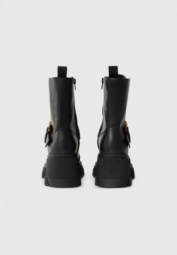 Высокие сапоги