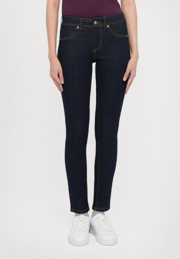 Узкие джинсы