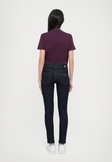 Узкие джинсы