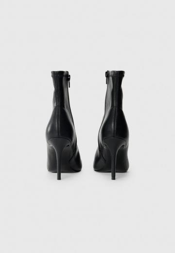 Высокие сапоги