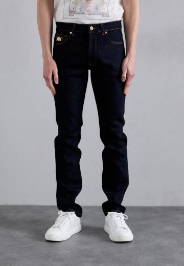 Узкие джинсы