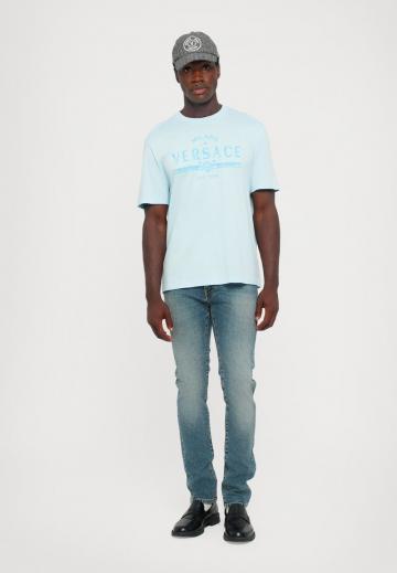 Узкие джинсы