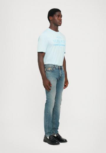 Узкие джинсы