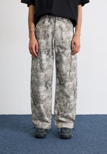 Брюки с накладными карманами