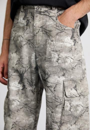 Брюки с накладными карманами