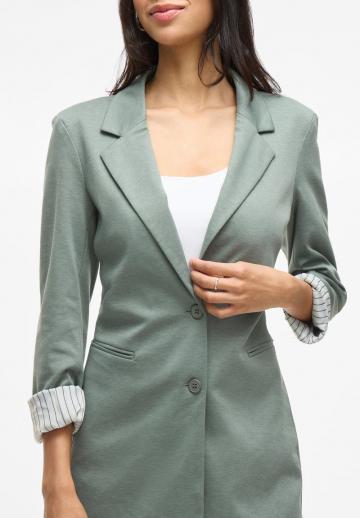 Короткое пальто